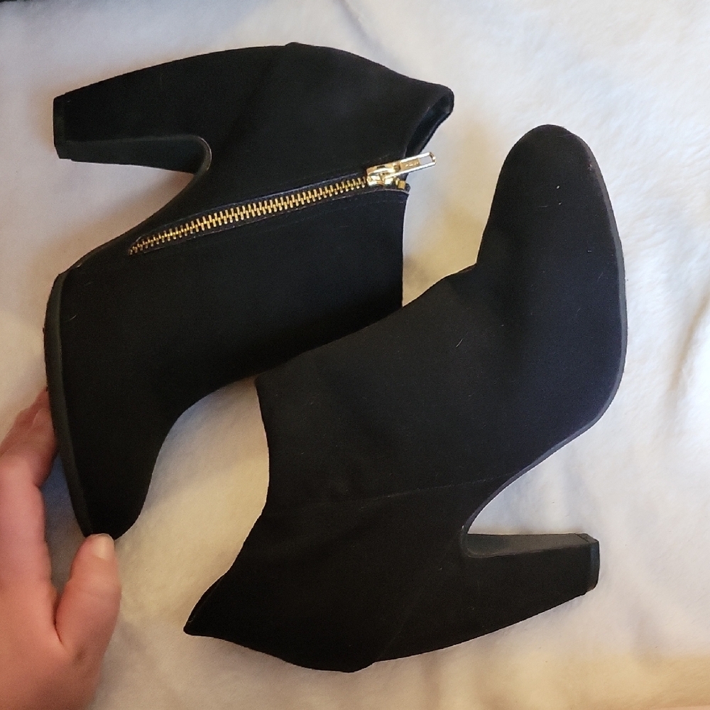 Elegant Black Ankle Boots